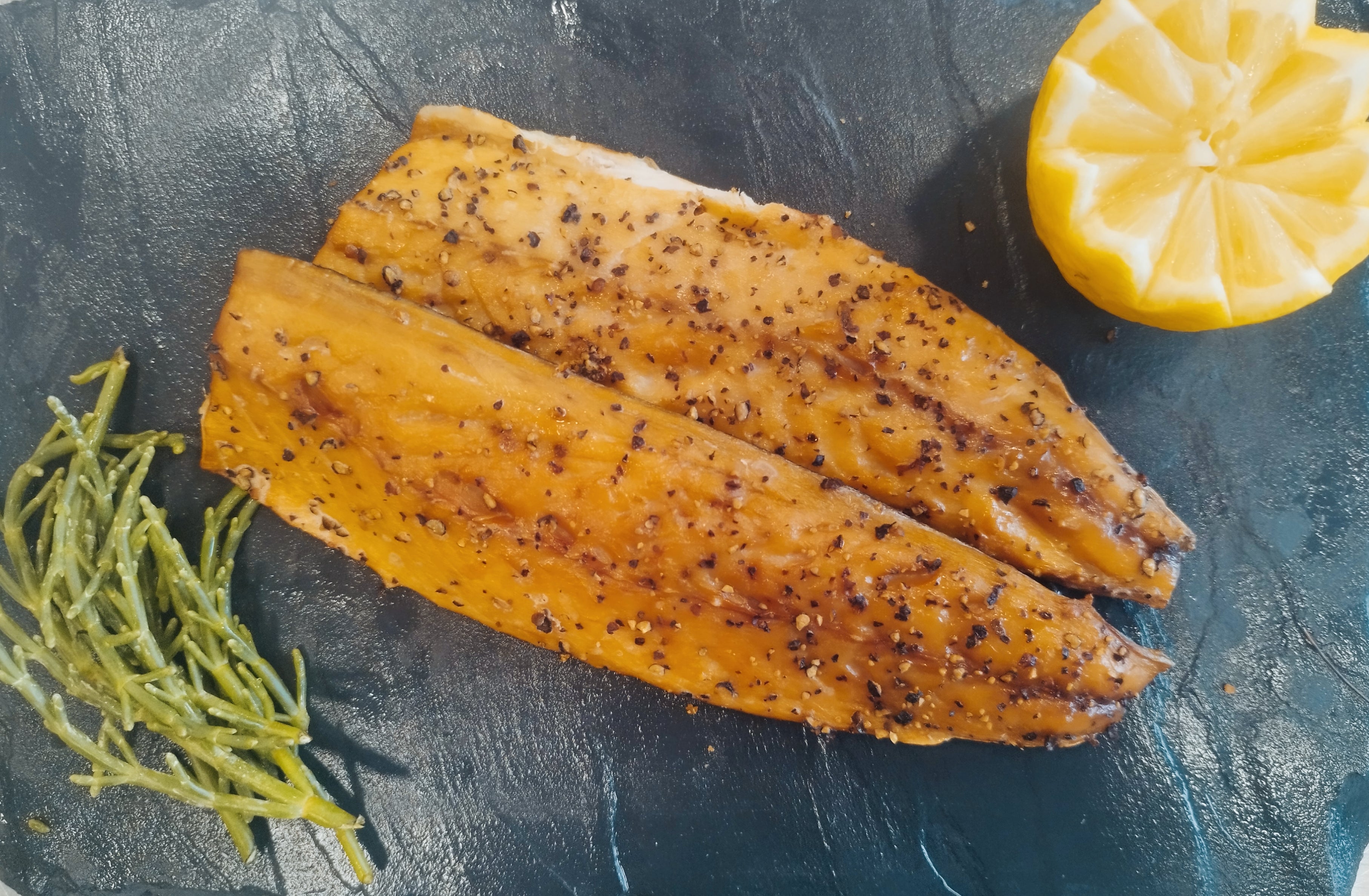 Filet de maquereau fumé au poivre